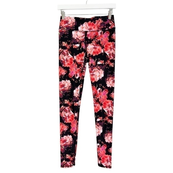 NWT Fabletics Salar Floral Printed Powerhold Leggings Pink Black‎ Size XS - Picture 3 of 10